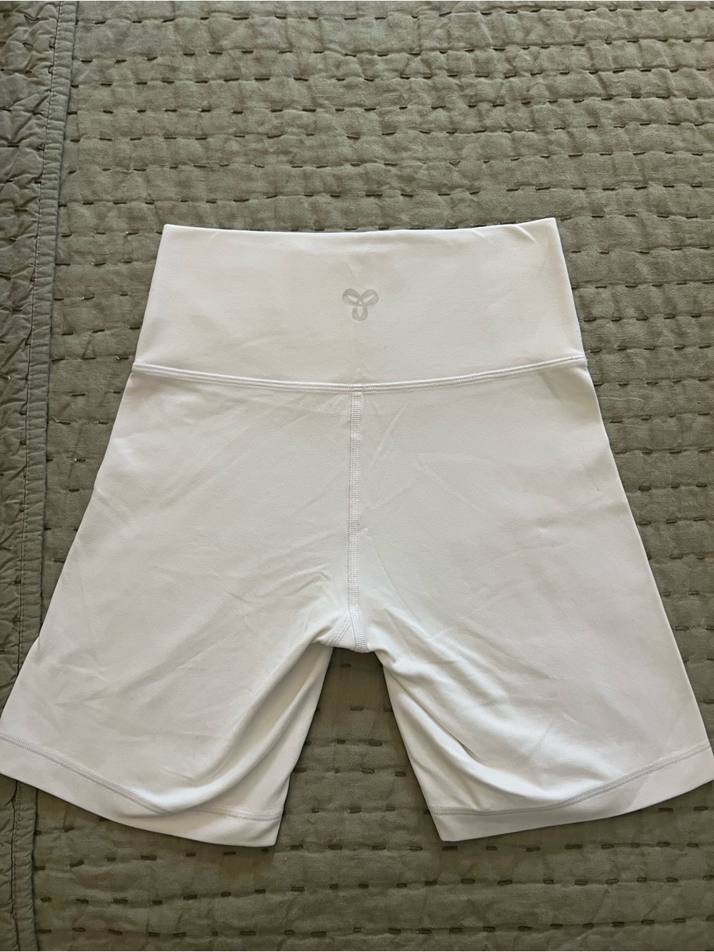 Aritzia/TNA White Women’s Bike Shorts